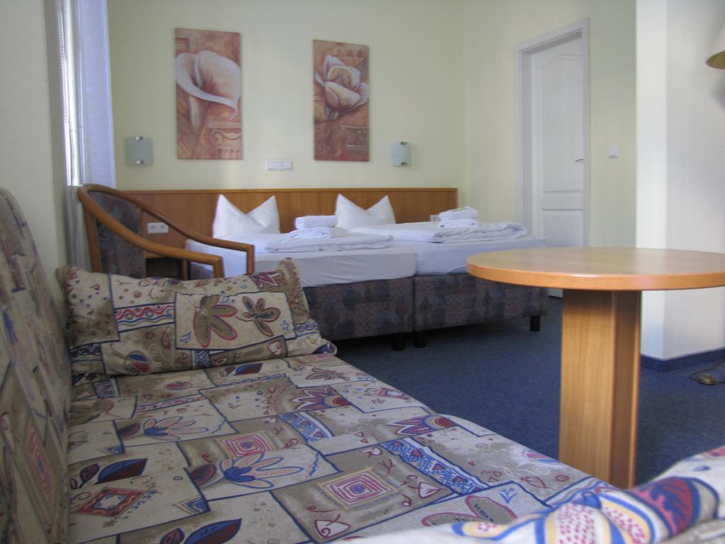 Central Hotel Γκέρα Εξωτερικό φωτογραφία