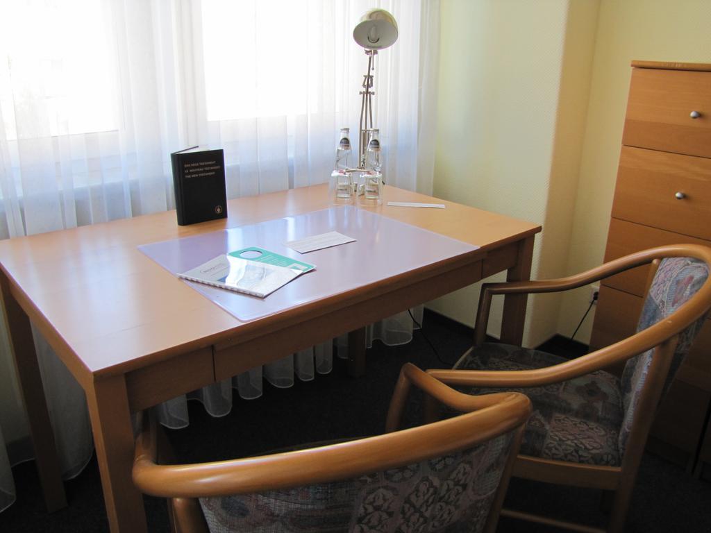 Central Hotel Γκέρα Εξωτερικό φωτογραφία