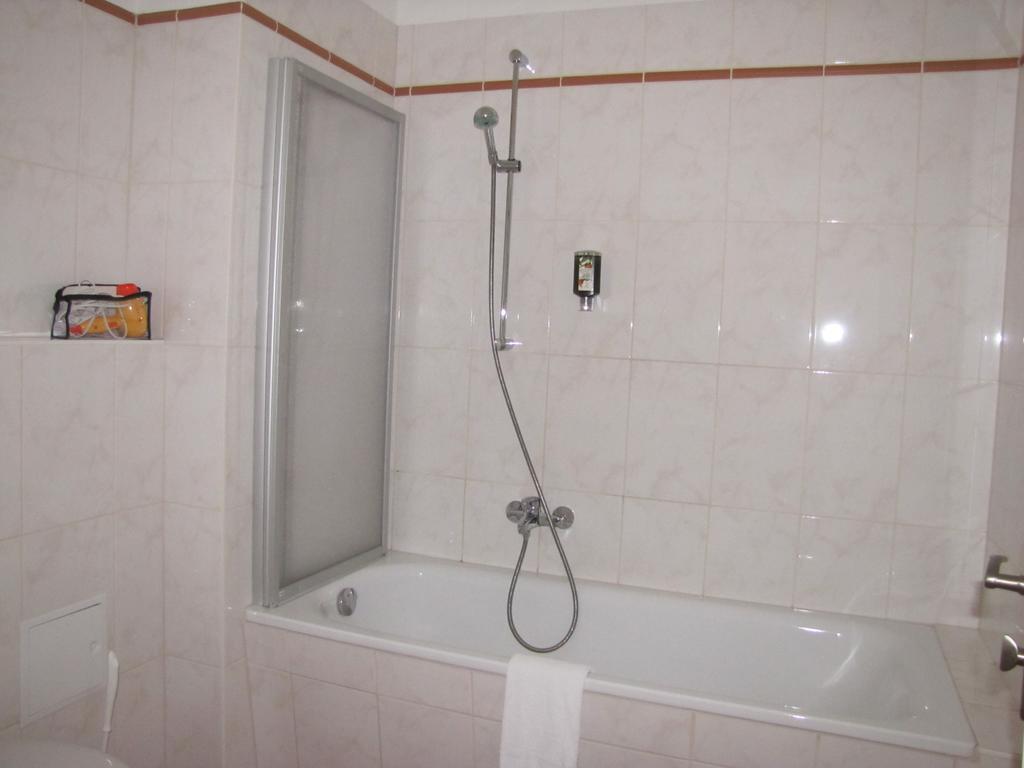 Central Hotel Γκέρα Εξωτερικό φωτογραφία