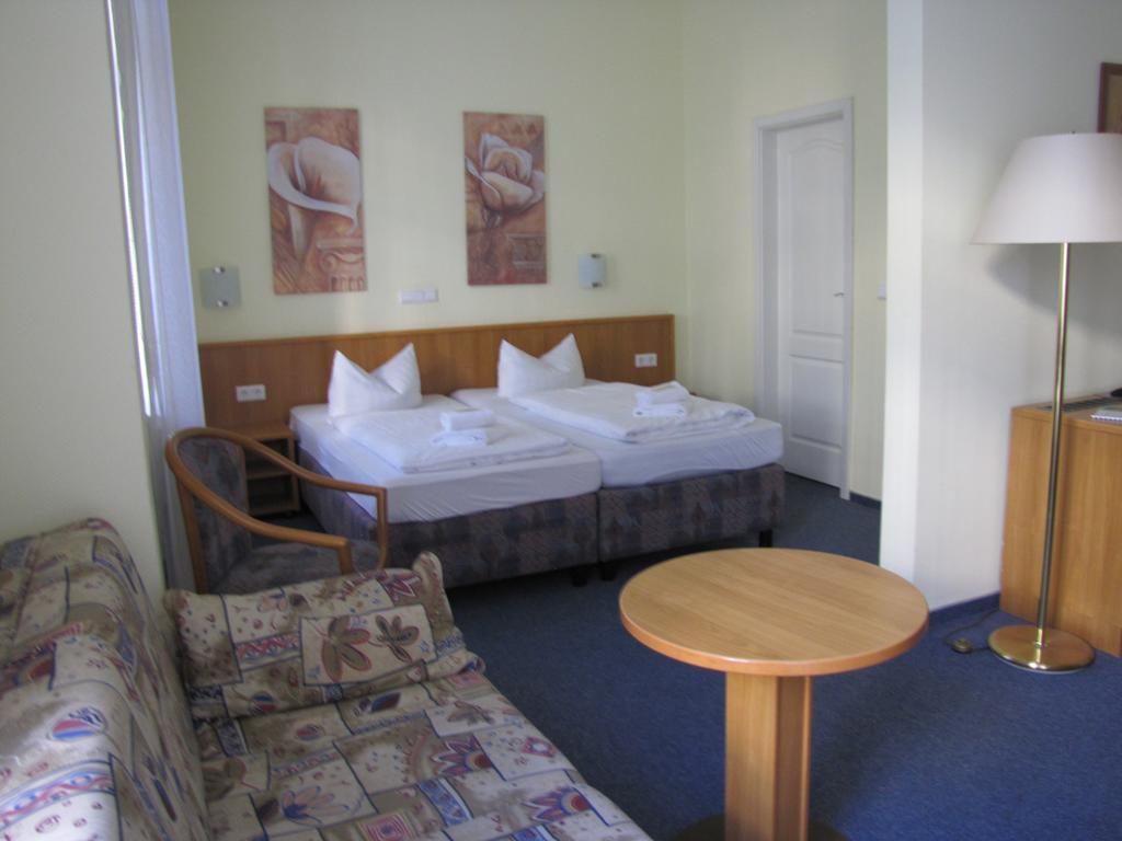 Central Hotel Γκέρα Εξωτερικό φωτογραφία