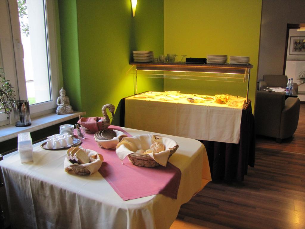 Central Hotel Γκέρα Εξωτερικό φωτογραφία
