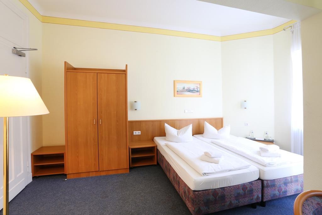Central Hotel Γκέρα Εξωτερικό φωτογραφία