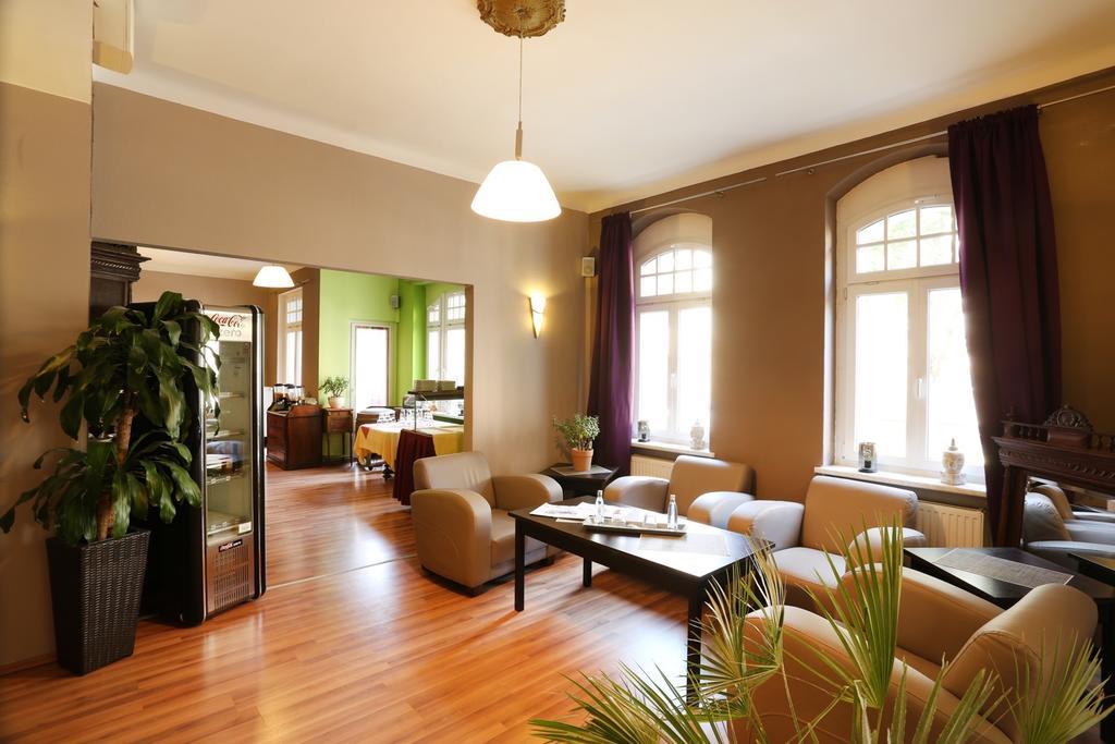 Central Hotel Γκέρα Εξωτερικό φωτογραφία
